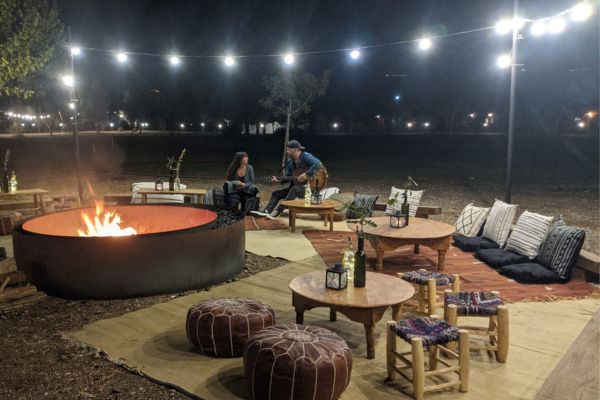 קומזיץ לערב גיבוש וכיף לצות עובדי החברה בארגון של אאוטמיינד