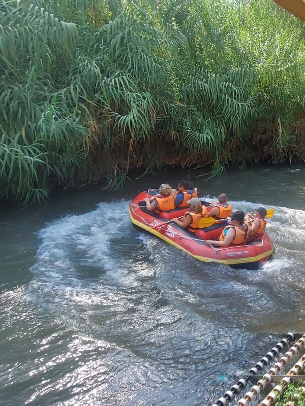 קייקים ביום גיבוש וכיף בצפון לצוות העובדים מבית OUTMIND