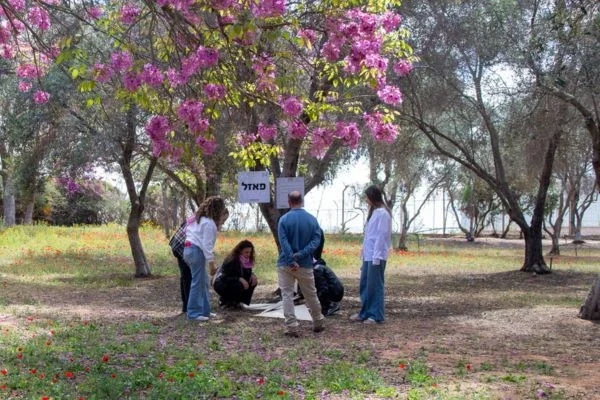 אקשן וצחוק ברחבי תל אביב- יום גיבוש לעובדים בארגון של OUTMIND